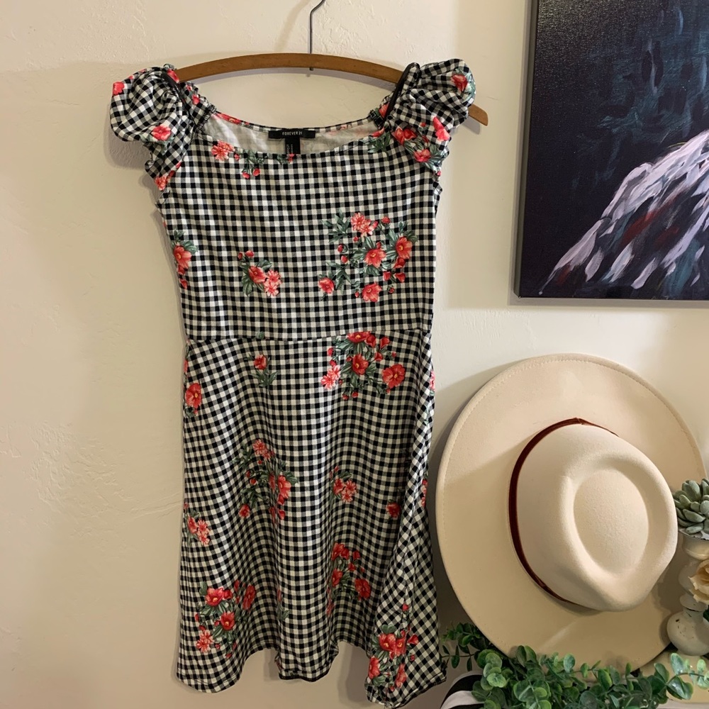 NWOT Gingham Floral Dress(off the shoulder)
